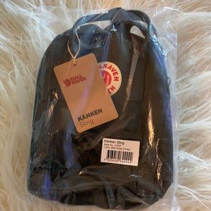 NWT - Fjäll Raven Kånken Sling Backpack